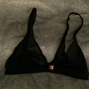 Cute Black Fenty clip in front bra